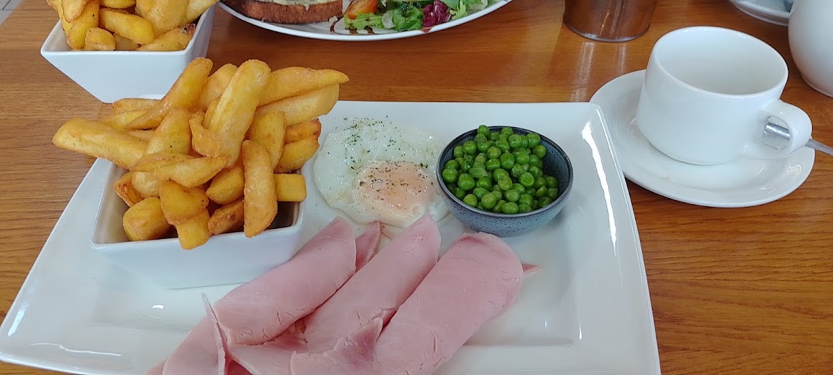 Tides Cafe Bistro-10